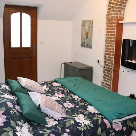 Le Jardin Des Roses Bed & Breakfast Gerponville ภายนอก รูปภาพ